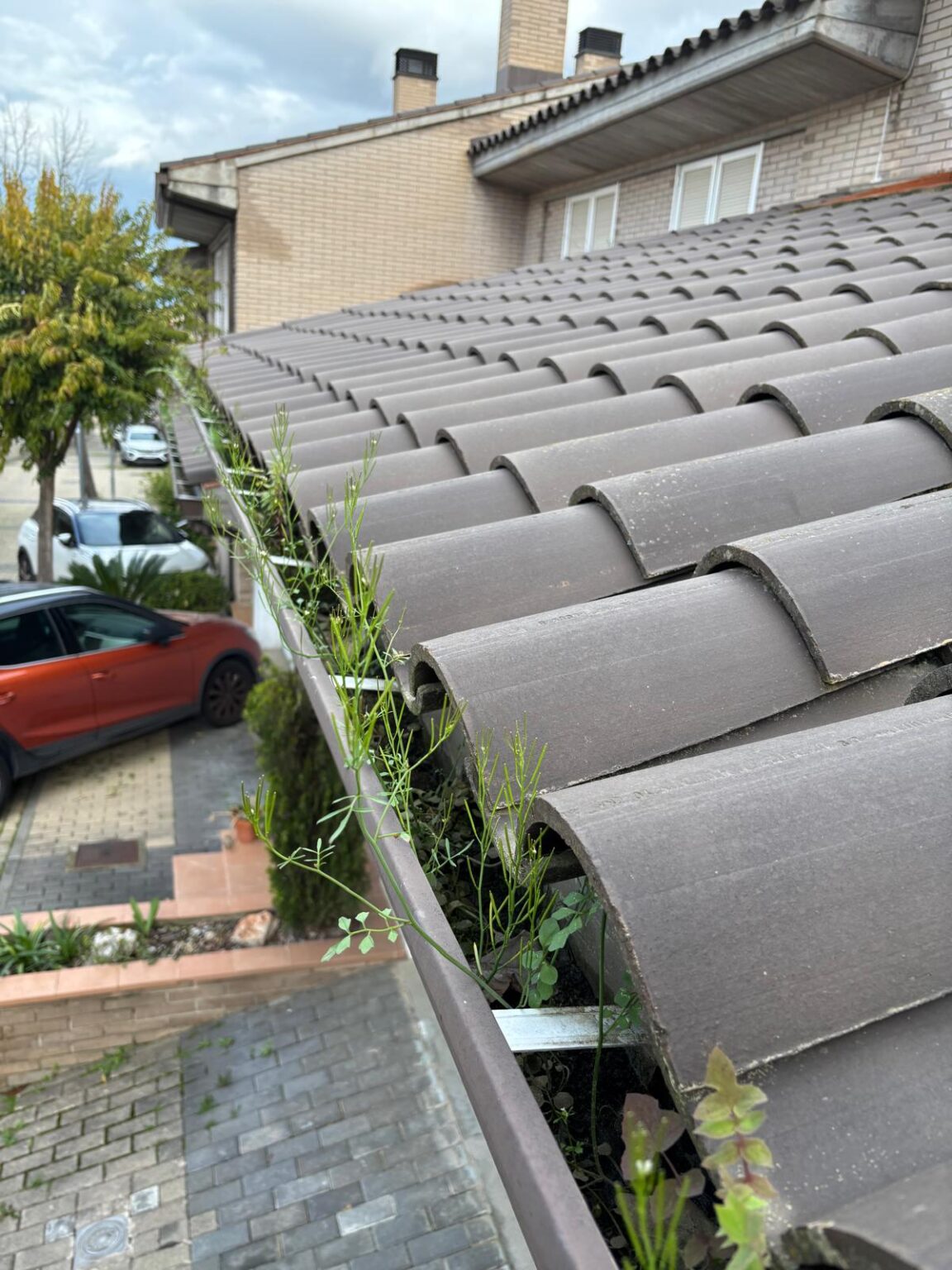Impermeabilización de tejados con 3 capas de pintura y fibra de vidrio